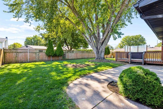 915 BAVARIAN COURT, Oshkosh, WI 54901