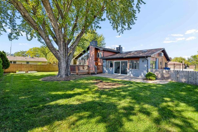 915 BAVARIAN COURT, Oshkosh, WI 54901
