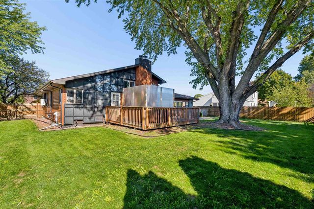 915 BAVARIAN COURT, Oshkosh, WI 54901