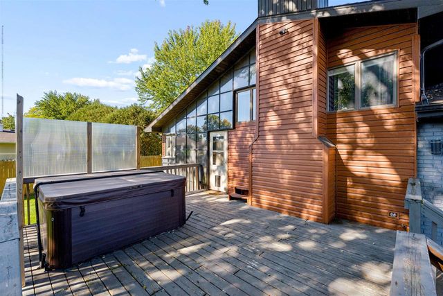 915 BAVARIAN COURT, Oshkosh, WI 54901