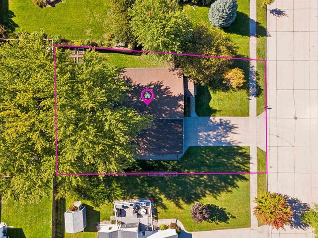 915 BAVARIAN COURT, Oshkosh, WI 54901