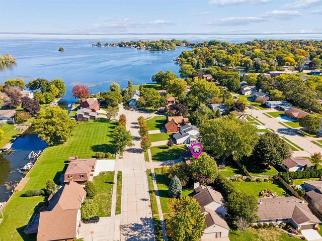 915 BAVARIAN COURT, Oshkosh, WI 54901