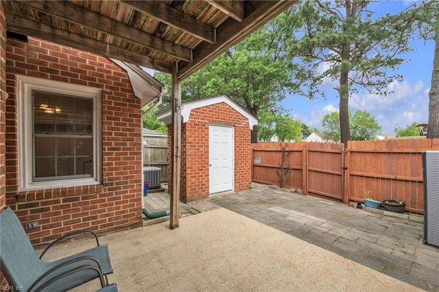 5302 Brookstone LN, Virginia Beach, VA 23455