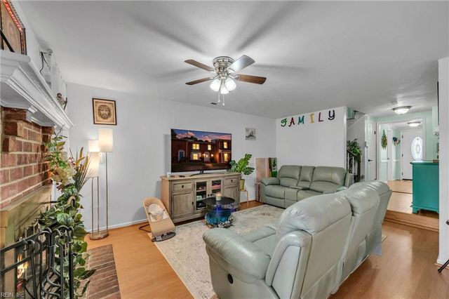 5302 Brookstone LN, Virginia Beach, VA 23455