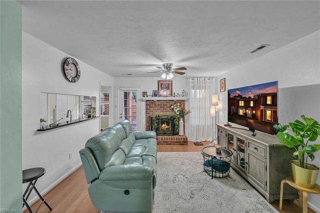 5302 Brookstone LN, Virginia Beach, VA 23455