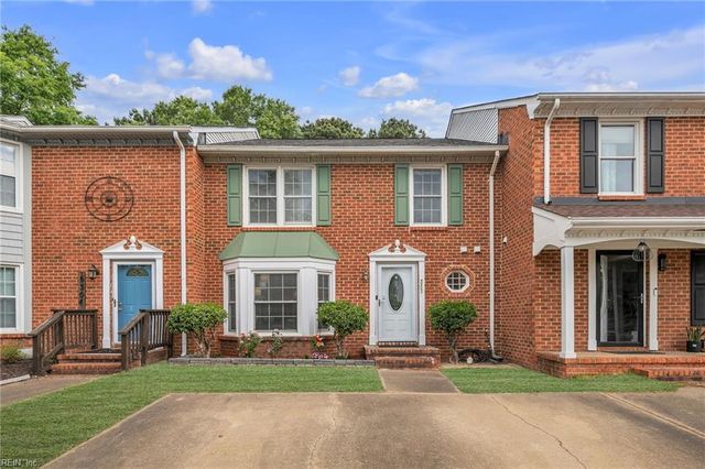 5302 Brookstone LN, Virginia Beach, VA 23455