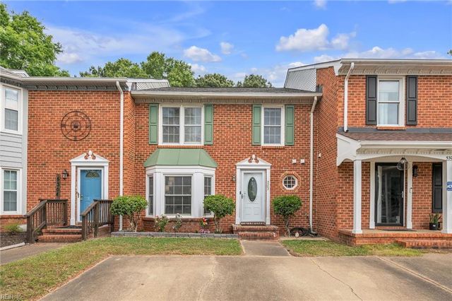 5302 Brookstone LN, Virginia Beach, VA 23455