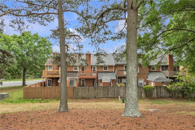 5302 Brookstone LN, Virginia Beach, VA 23455