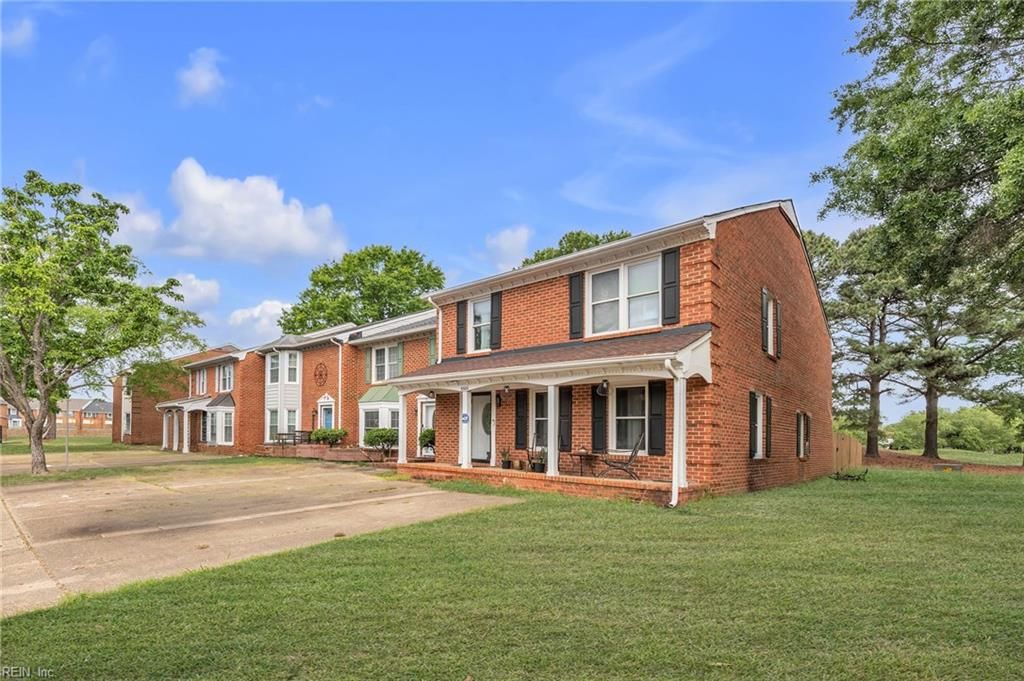 5302 Brookstone LN, Virginia Beach, VA 23455