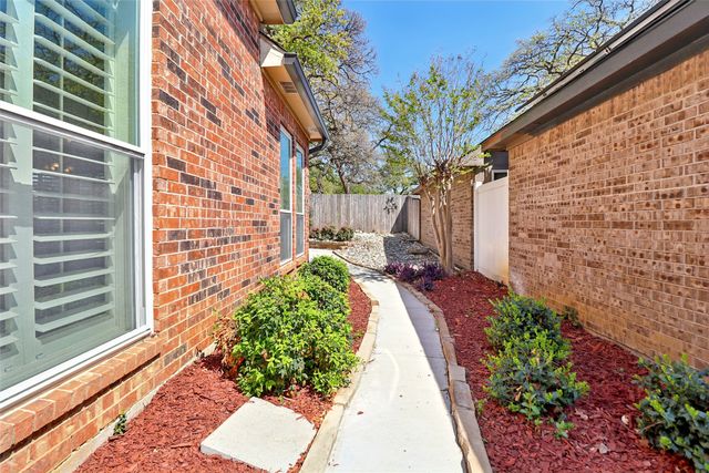 3017 Eagles Nest Drive, Bedford, TX 76021