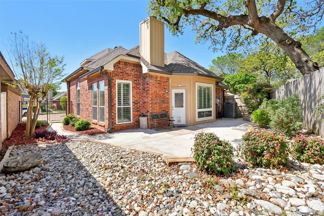 3017 Eagles Nest Drive, Bedford, TX 76021