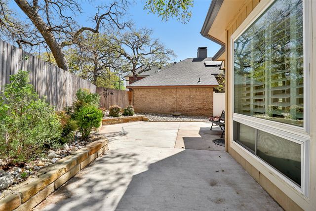 3017 Eagles Nest Drive, Bedford, TX 76021