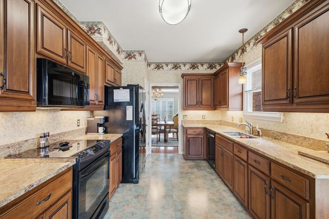 504 Stratford Ct, Franklin, TN 37069