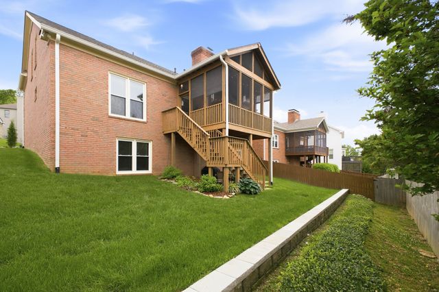 504 Stratford Ct, Franklin, TN 37069