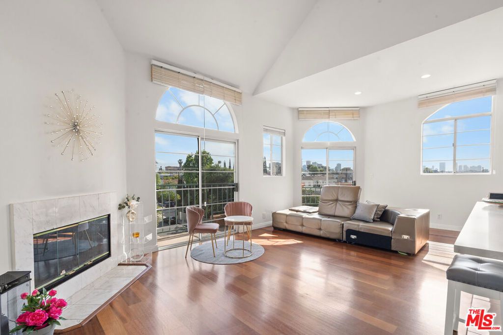 Image 11 of property listing at 801 Lorraine Boulevard 301, Los Angeles, CA 90005