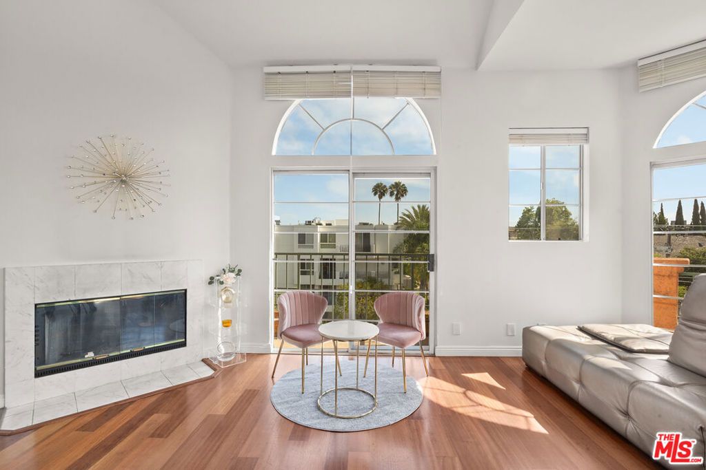 Image 14 of property listing at 801 Lorraine Boulevard 301, Los Angeles, CA 90005