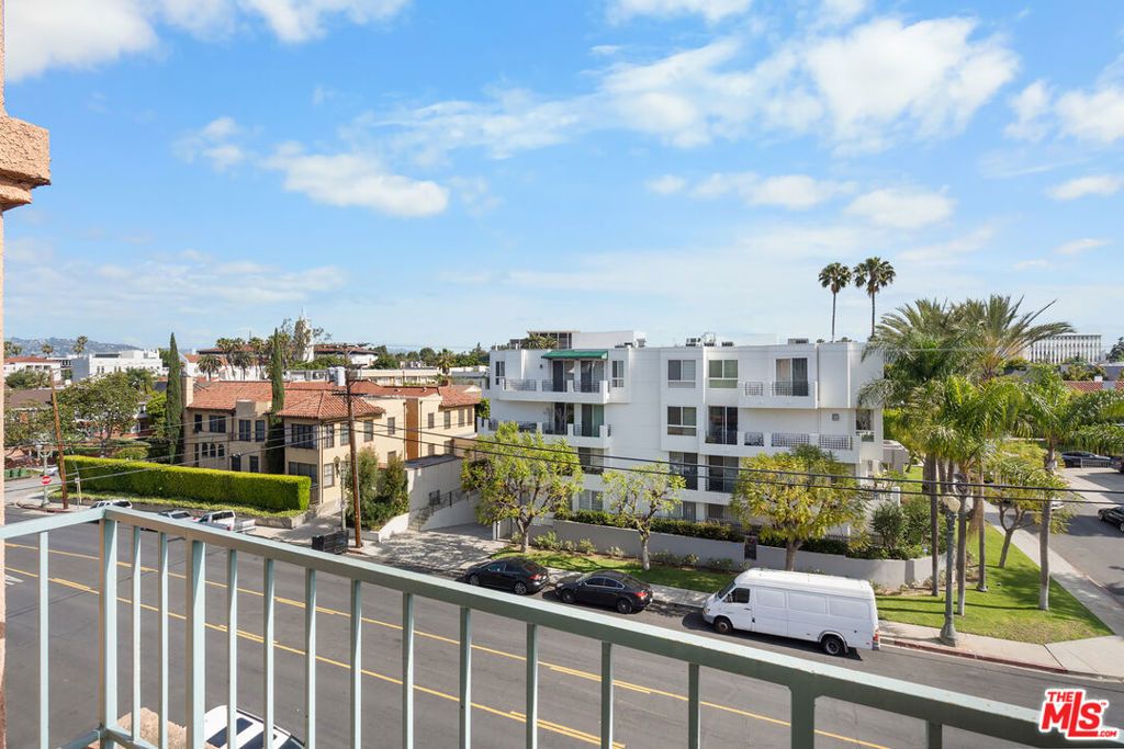 Image 19 of property listing at 801 Lorraine Boulevard 301, Los Angeles, CA 90005