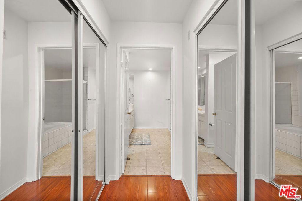 Image 31 of property listing at 801 Lorraine Boulevard 301, Los Angeles, CA 90005