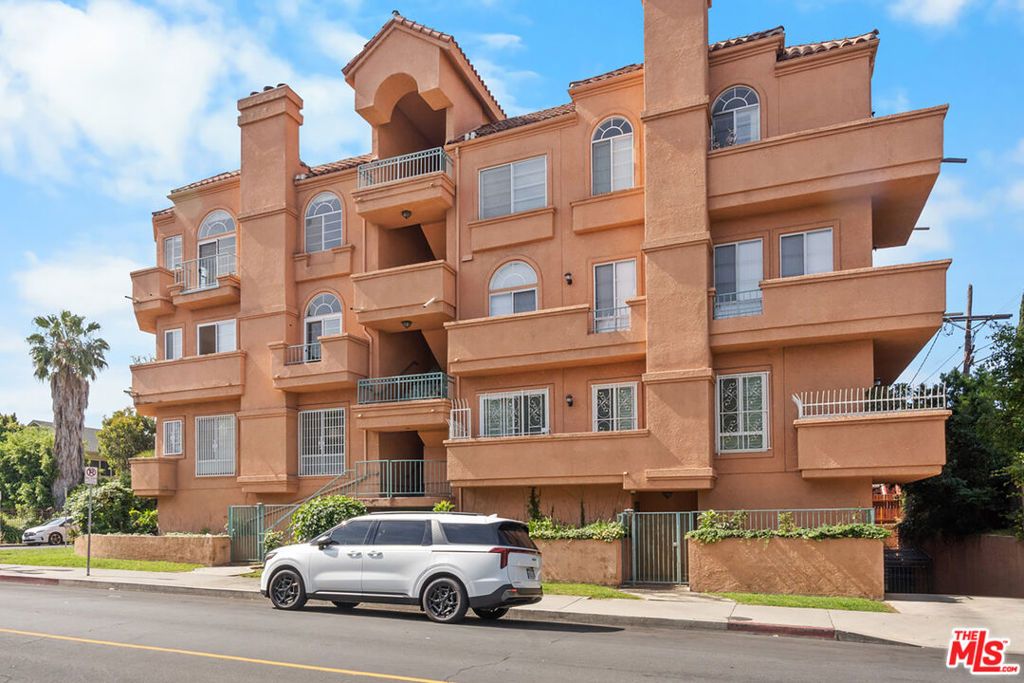 Image 43 of property listing at 801 Lorraine Boulevard 301, Los Angeles, CA 90005