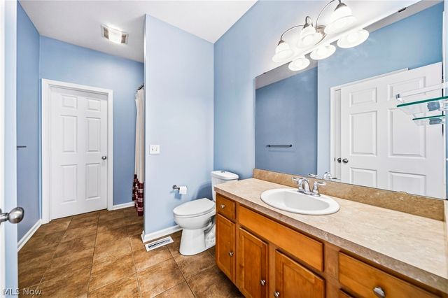 7025 Easton Way W, Concord Twp, OH 44060
