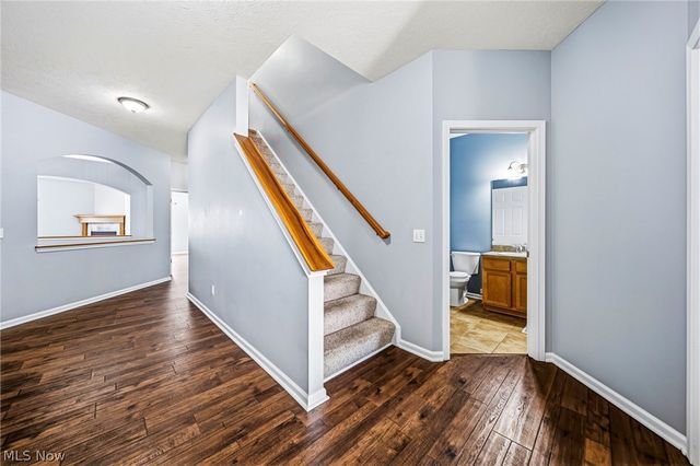 7025 Easton Way W, Concord Twp, OH 44060