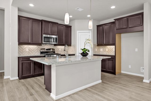 7809 Axis Ridge Drive, Magnolia, TX 77354