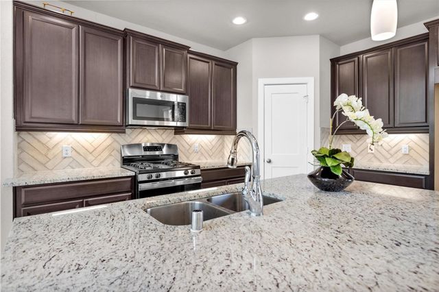 7809 Axis Ridge Drive, Magnolia, TX 77354