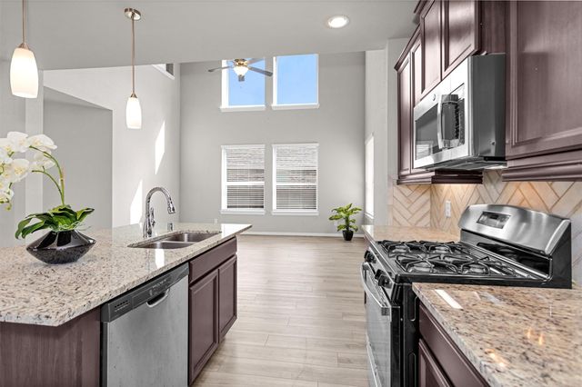 7809 Axis Ridge Drive, Magnolia, TX 77354