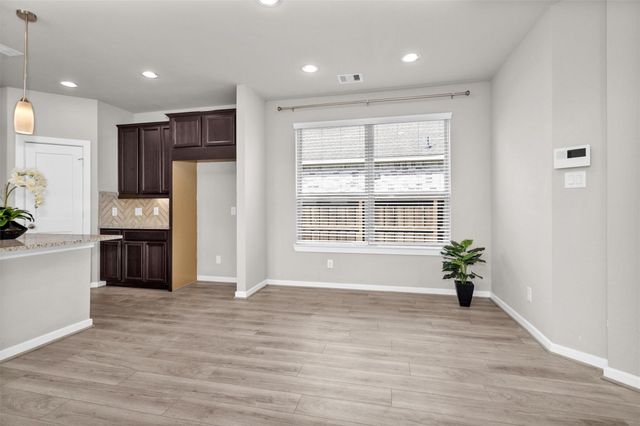 7809 Axis Ridge Drive, Magnolia, TX 77354