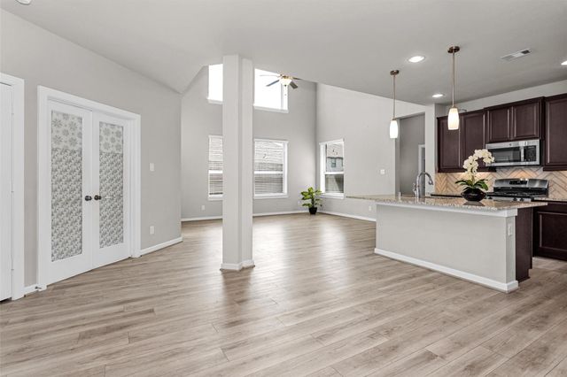 7809 Axis Ridge Drive, Magnolia, TX 77354