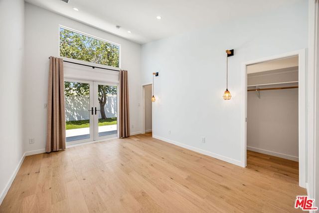 7933 Zelzah Avenue, Reseda, CA 91335