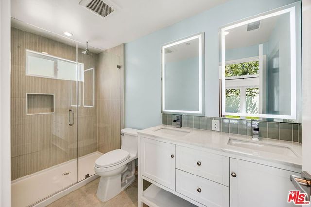 7933 Zelzah Avenue, Reseda, CA 91335