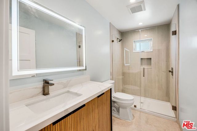 7933 Zelzah Avenue, Reseda, CA 91335
