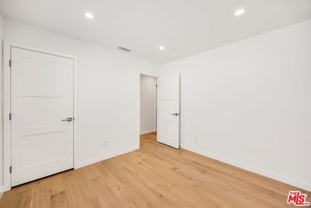 7933 Zelzah Avenue, Reseda, CA 91335