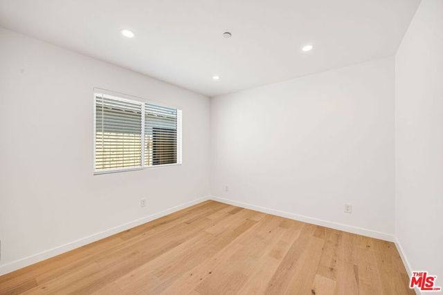 7933 Zelzah Avenue, Reseda, CA 91335