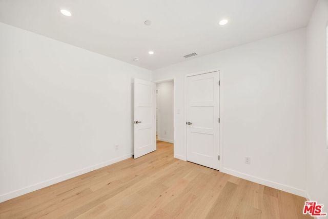7933 Zelzah Avenue, Reseda, CA 91335