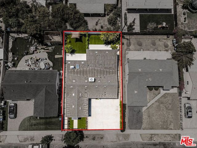 7933 Zelzah Avenue, Reseda, CA 91335
