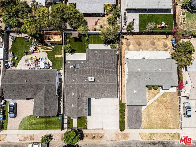 7933 Zelzah Avenue, Reseda, CA 91335