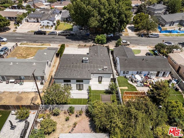 7933 Zelzah Avenue, Reseda, CA 91335