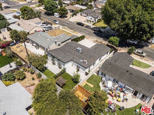 7933 Zelzah Avenue, Reseda, CA 91335