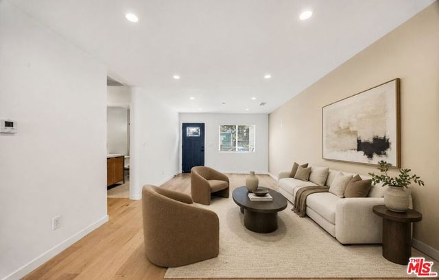 7933 Zelzah Avenue, Reseda, CA 91335