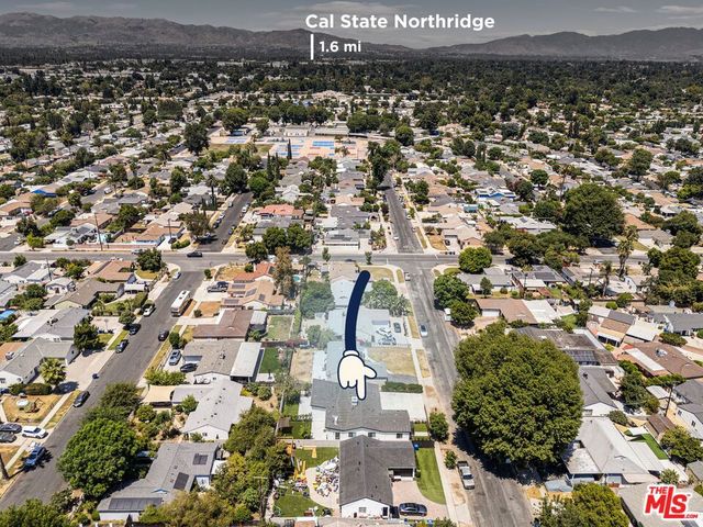 7933 Zelzah Avenue, Reseda, CA 91335