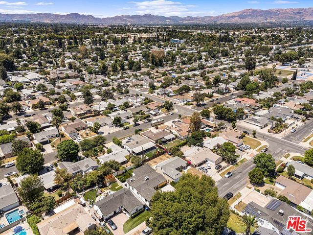 7933 Zelzah Avenue, Reseda, CA 91335