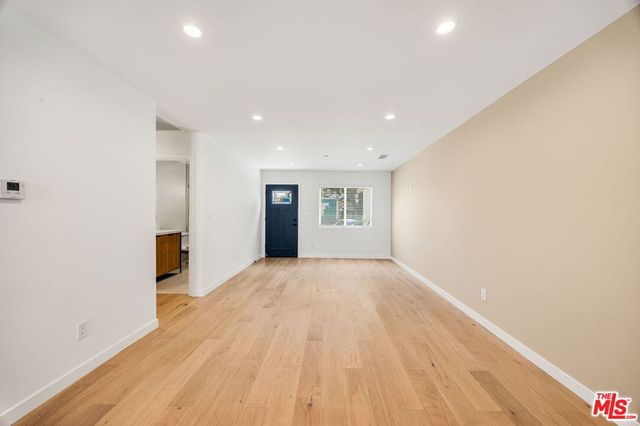 7933 Zelzah Avenue, Reseda, CA 91335