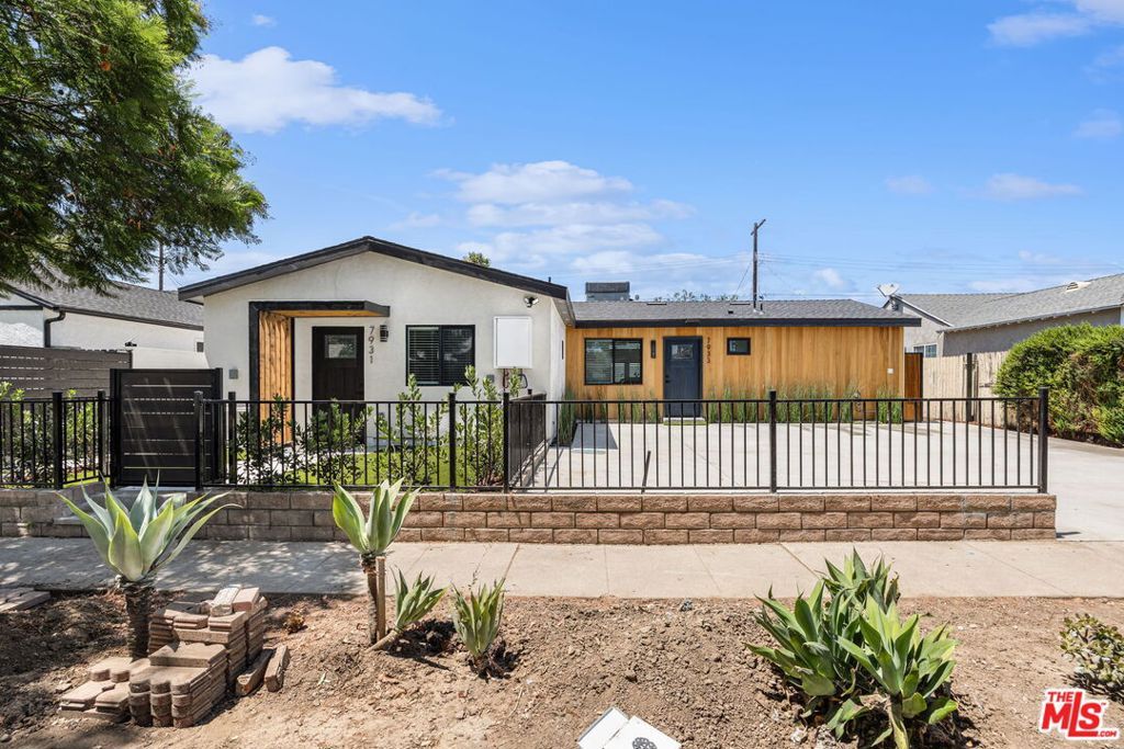 7933 Zelzah Avenue, Reseda, CA 91335