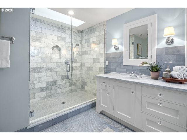 450 Ne 32ND Ave, Portland, OR 97232