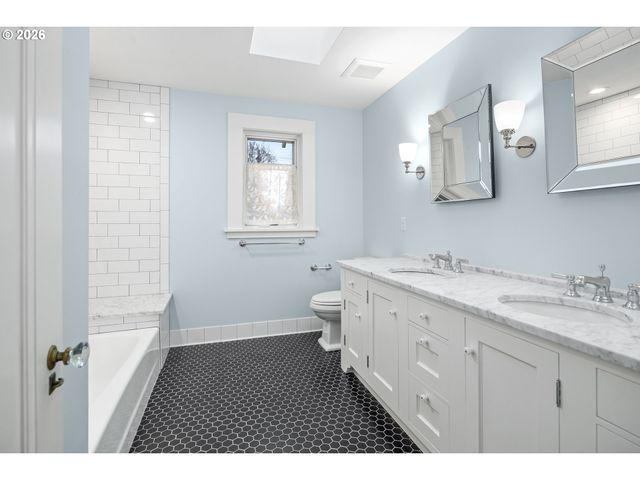 450 Ne 32ND Ave, Portland, OR 97232