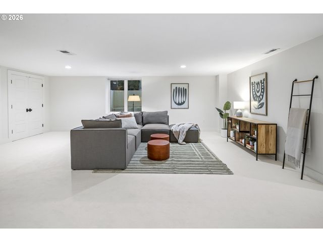 450 Ne 32ND Ave, Portland, OR 97232