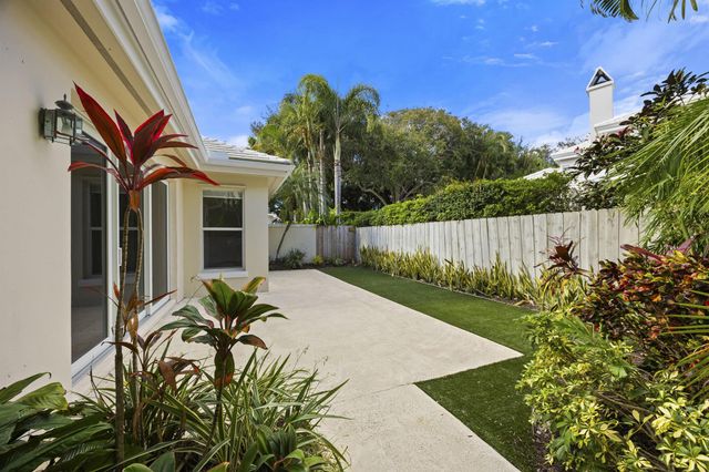 2691 Cypress Island Drive, Palm Beach Gardens, FL 33410