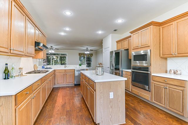 204 Colorado River RD, Georgetown, TX 78633